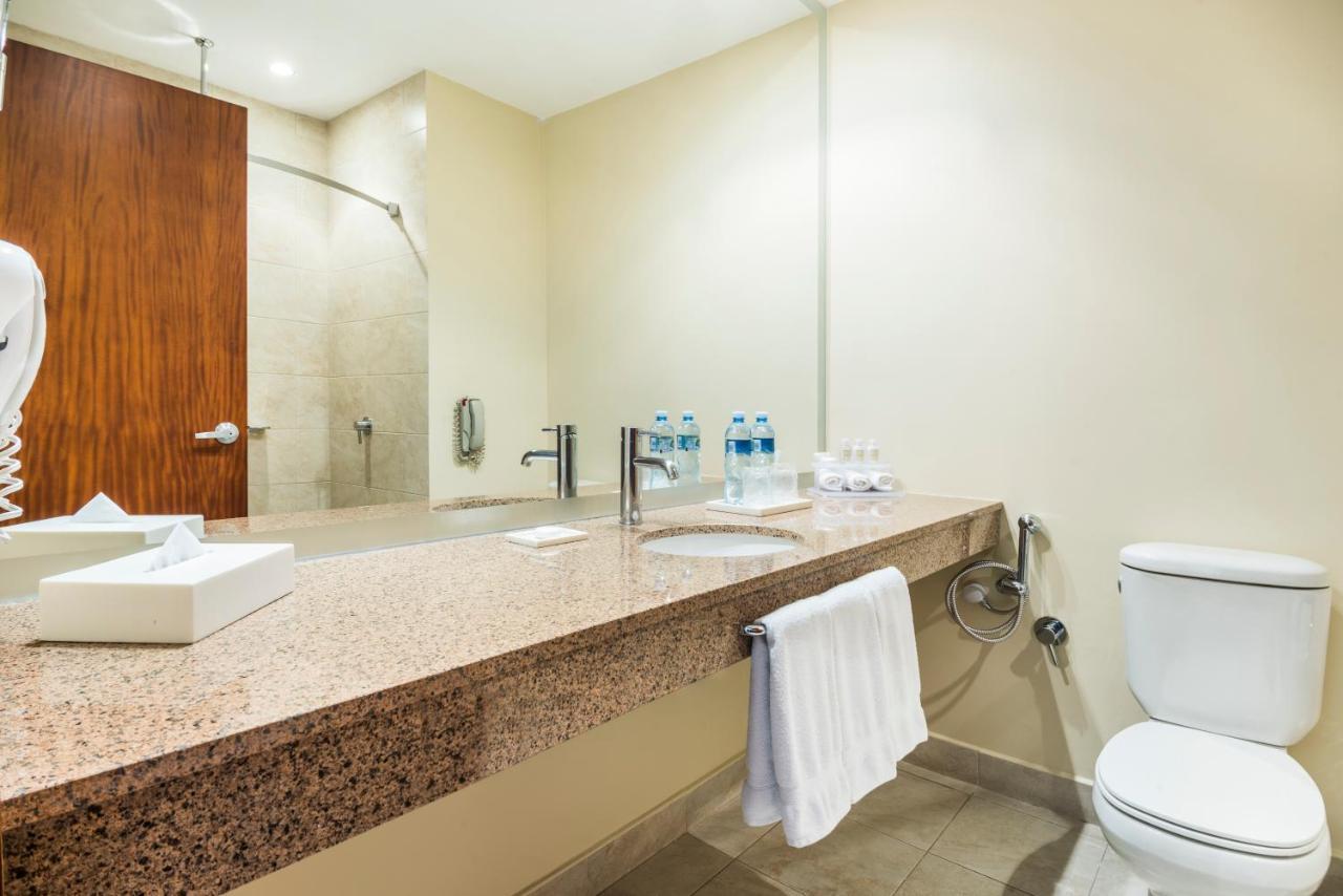 Holiday Inn Express Quito By Ihg Εξωτερικό φωτογραφία